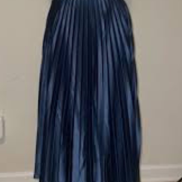 ZARA BLUE SATIN PLEATED MIDI SKIRT - Picture 4 of 4
